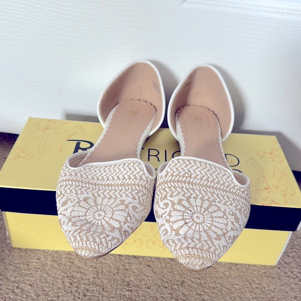 White and beige flat